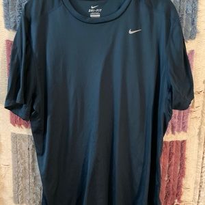 Nike dry fit athletic tee shirt men’s L